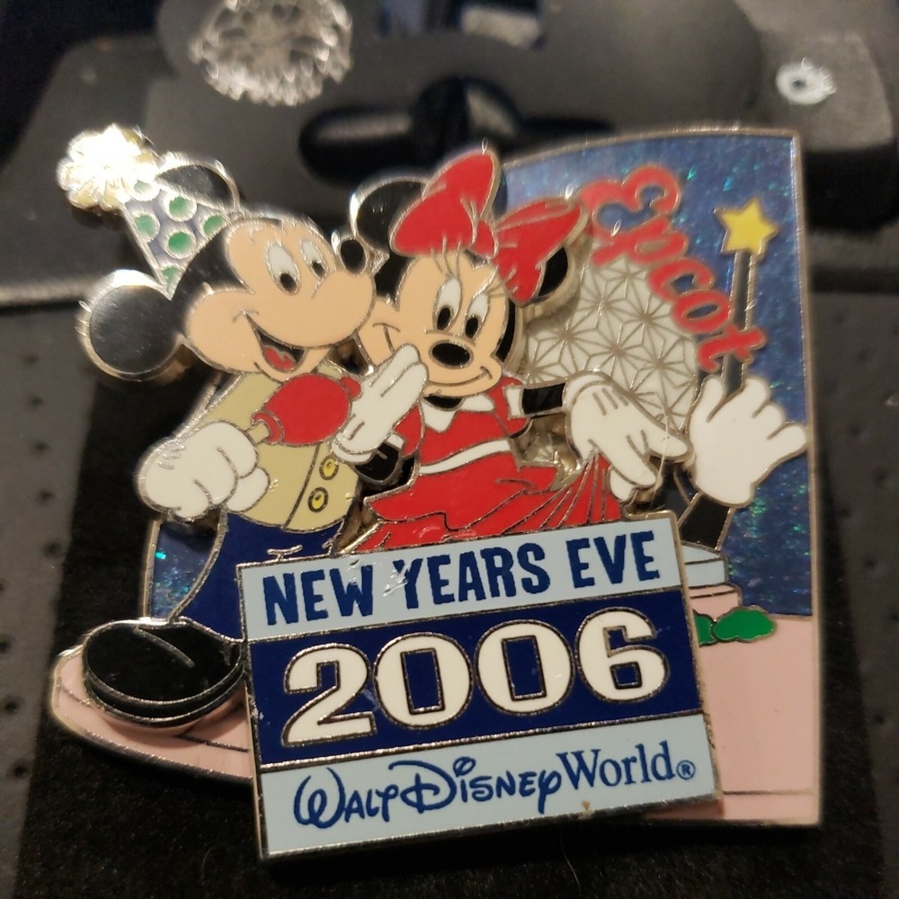 Disney Pin New Year's Eve 2006 Mickey and Minnie Mouse EPCOT LE 51744 WDW - Picture 2 of 4